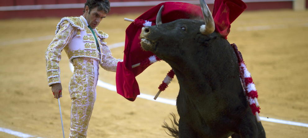 José Tomás triunfa en la última corrida de Málaga con su arte del silencio valiente