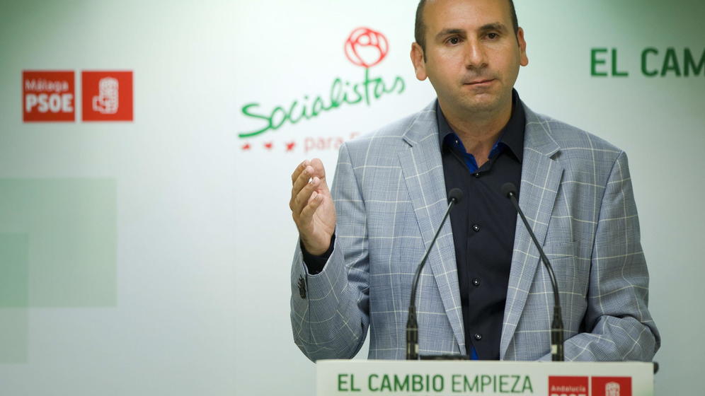 El ‘número 3’ del PSOE, acorralado por su piscina ilegal: exigen su dimisión