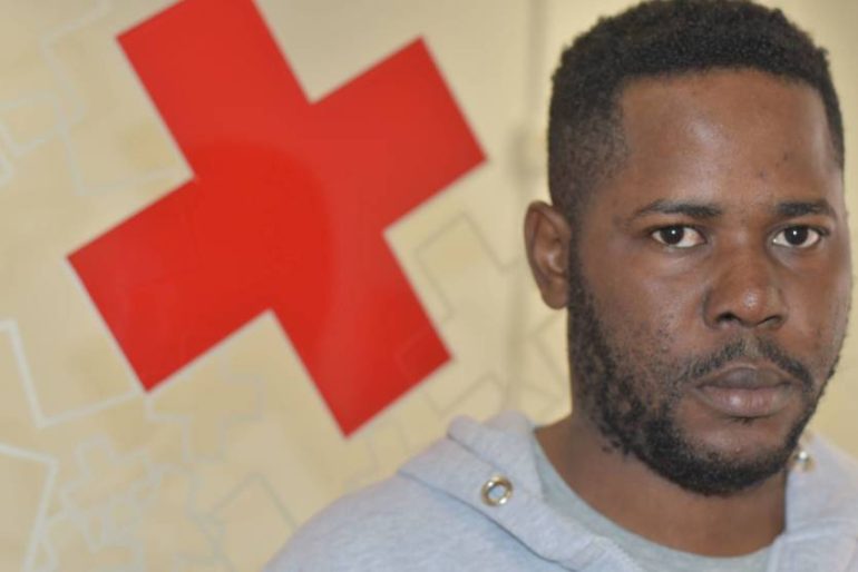 La historia de Mimbu, el periodista inmigrante que llegó en patera a Málaga